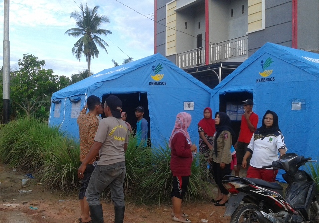 Darurat Banjir, Dinsos Rohil Lakukan Pendataan Pengungsi Dan Dirikan 17 Tenda