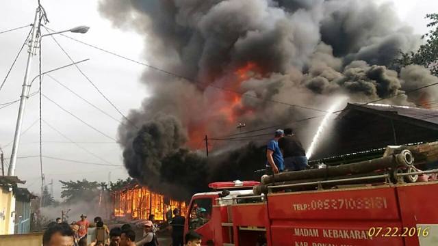 Akibat Teganggan Arus Pendek, 11 Rumah Warga Rohil Hangus Terbakar