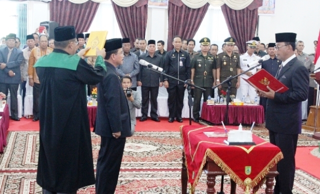 Bupati Suyatno Lantik Surya Arfan Sebagai Sekda Rohil