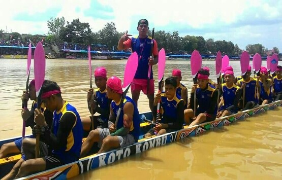 Pacu Jalur Teluk Kuantan Menangi Anugerah Pesona Indonesia 2017