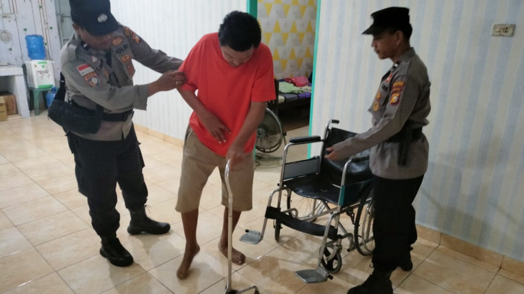 Polsek Panipahan Sosialisasi Pemilu Damai kepada 2 Warga Disabilitas di Jln Bijaksana