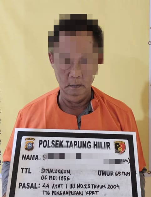 KDRT Terhadap Istrinya, Kakek ini Terpaksa Diamankan Polsek Tapung Hilir KDRT Terhadap Istrinya, Kakek ini Terpaksa Diamankan Polsek Tapung Hilir