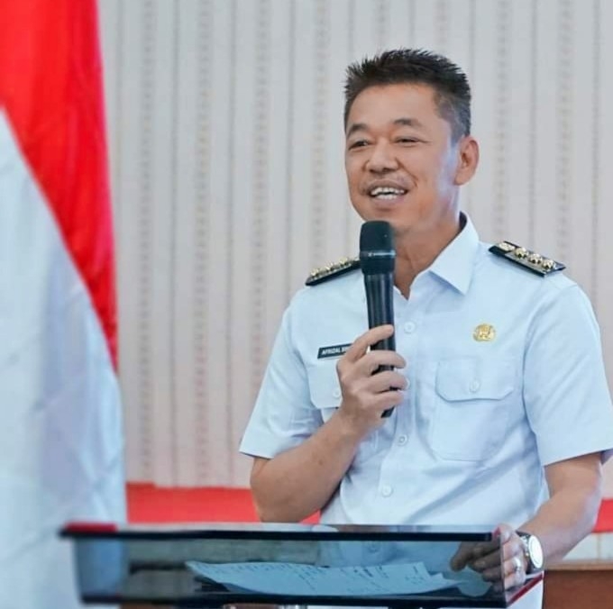 Salurkan BLT Kabupaten dan Menerima Ribuan Pagawai Honorer, Bupati Rohil : Akan kita tambah lagi.!!