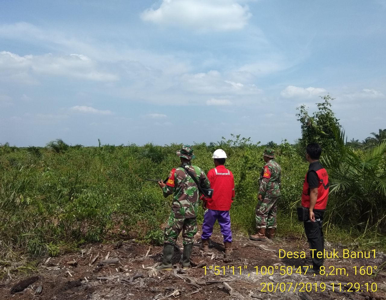 Cegah Karlahut, Babinsa Koramil 05/RM Laksanakan Patroli