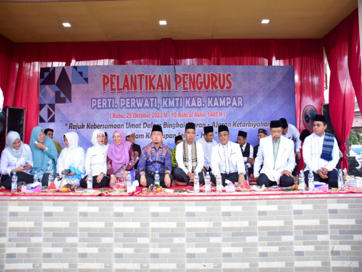 Pj Sekda Lantik Pengurus PERTI, PERWATI dan KMTI Kab. Kampar