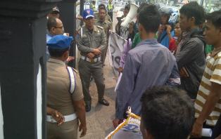 DPRD Rohil di Demo Massa Tuntut Penyelesaian Tapal batas