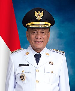 Perkuat Pelayanan Bupati Rohil Sampai Pinjamkan Mobil Truck Pribadi Angkut Sampah