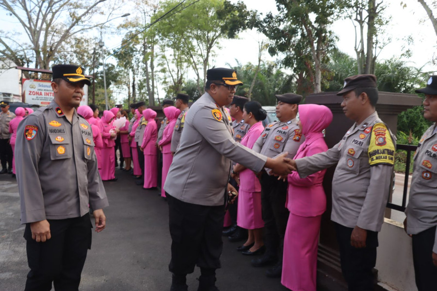 Kapolres Dumai Bersama Ketua Bhayangkari Kunker ke Polsek Dumai Barat & Dumai Kota