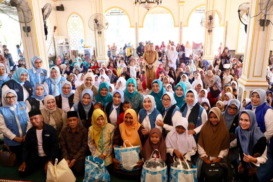 Seruni Serahkan Bantuan di Pidie Jaya, Ketum Seruni Tri Tito Dorong Transisi Pemulihan Dipercepat