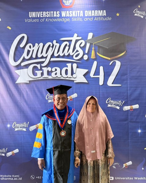 Raih Gelar S.AP pada Wisuda ke-42 Unitama Malang, H. Ujang Syahrin Banjir Ucapan Selamat