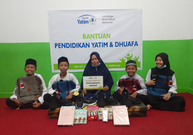 Rumah Yatim Riau Berikan Bantuan Pendidikan untuk Empat Yatim Bersaudara