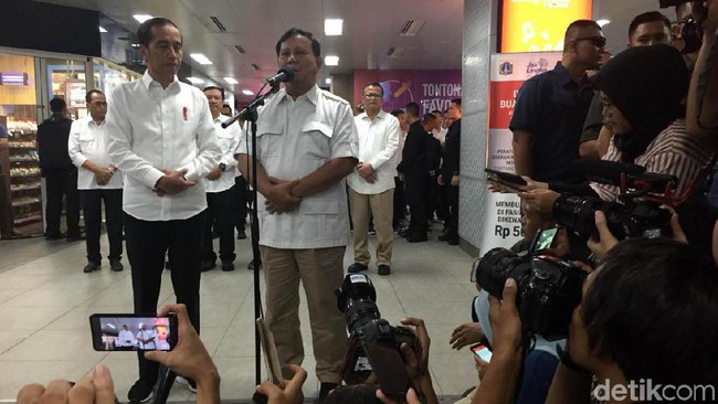 Prabowo Siap Bantu, Jokowi: Saya Harus Rundingkan dengan Koalisi