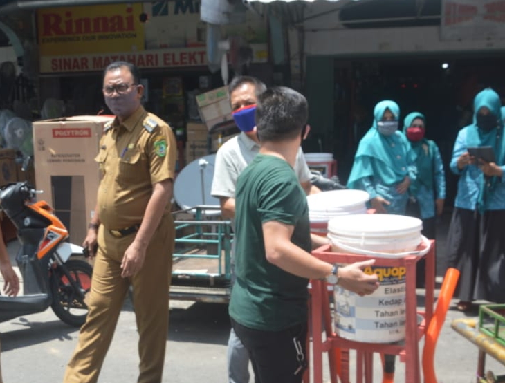 TP PKK Bangko Bagikan Tempat Cuci Tangan dan 2 Ribu Paket Sembako