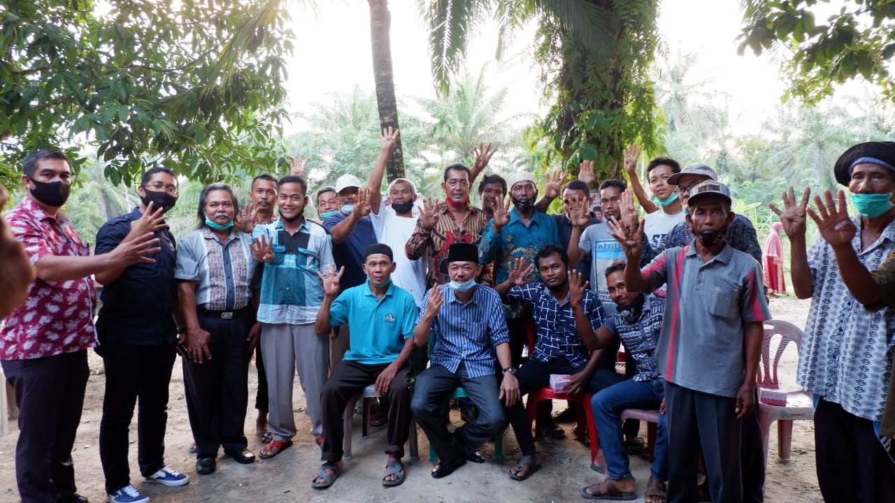 Meski Telat Datang, Masyarakat Banjar XII Tetap Semangat Tunggu Kehadiran AMAN