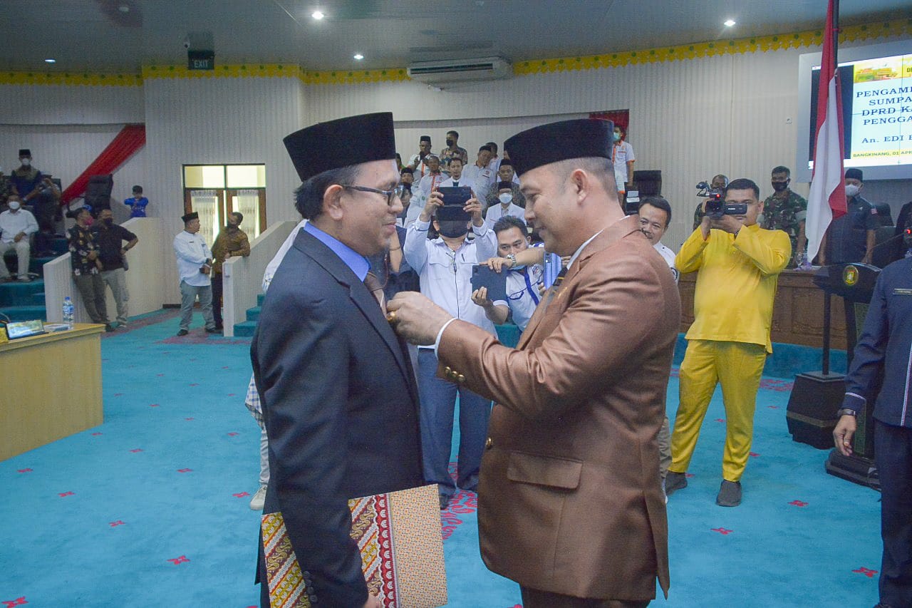 Bupati Kampar Saksikan Pengambilan Sumpah PAW Anggota DPRD Edi Afrison