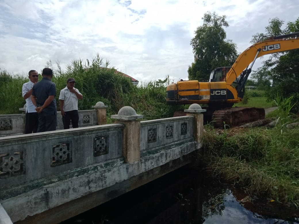 Bersih Lahan Untuk Taman Buah, Rusli Syarief: Ratusan Bibit Buah di Polybag Sudah Tumbuh