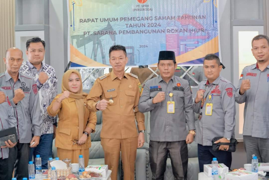Bupati Rohil Afrizal Sintong Pimpin RUPS Perdana Bersama BUMD PT. SPRH
