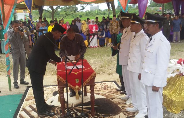 Bupati Rohil Lantik Camat Dan 3 Penghulu Kecamatan Batu Hampar