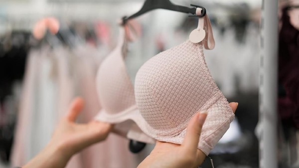 Pakai Bra Berkawat yang Terlalu Ketat, Wanita Ini Terkena Kista