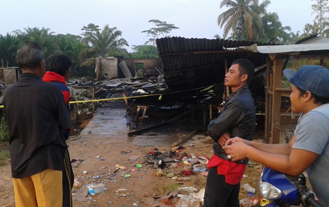 Kebakaran Hanguskan 3 Rumah Warga Dan 2 Kios Di Kecamatan Bangko Rohil
