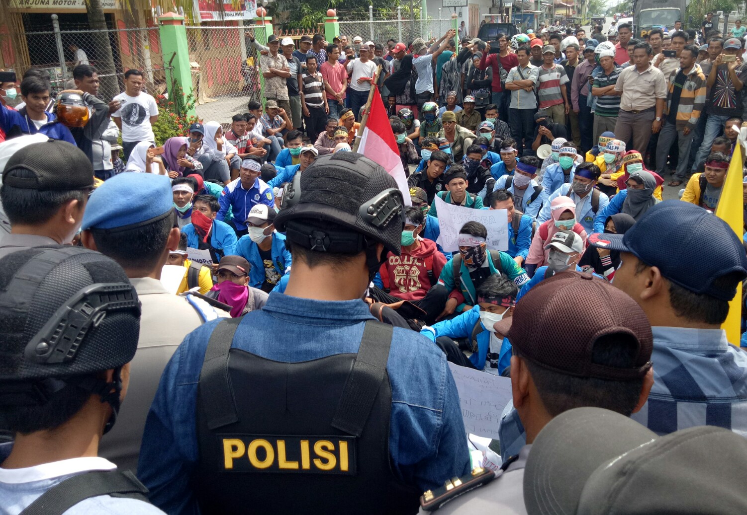 Ricuh!! Aksi Damai Mahasiswa Rohil Dibubarkan Demi Hukum