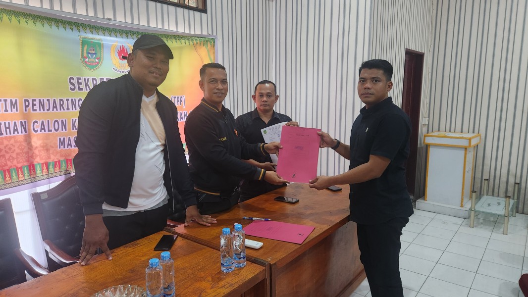 Bersama Tim, Riwansyah Ambil Formulir Mandaftar Calon Ketua KONI Rohil