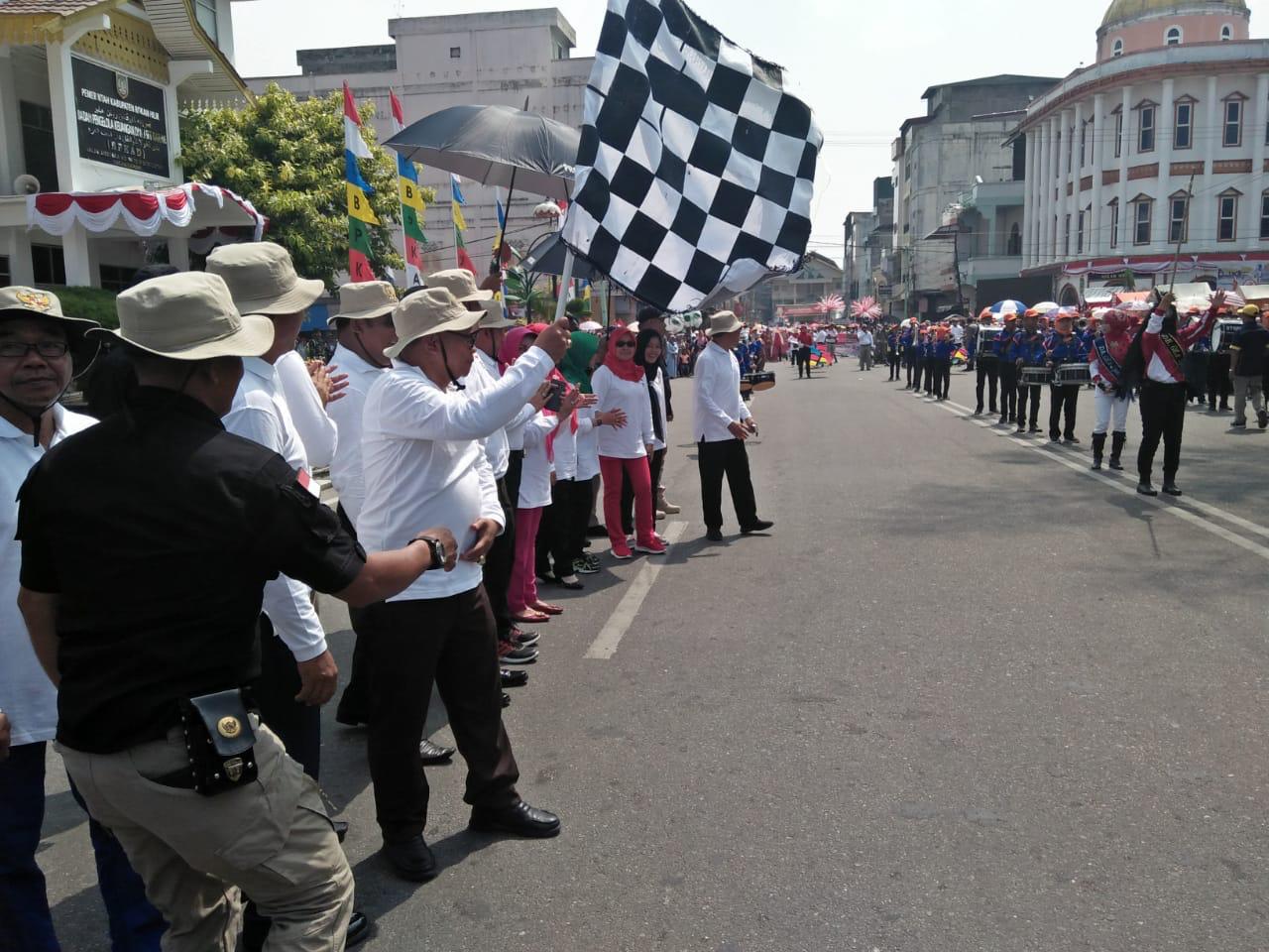 Kajari Rohil Lepas 92 Peserta Pawai Karnaval