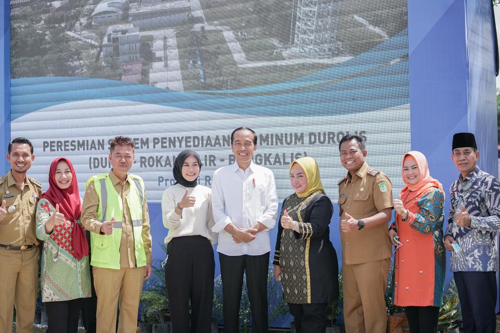 Bupati Rohil Dampingi Presiden RI Resmikan SPAM Durolis