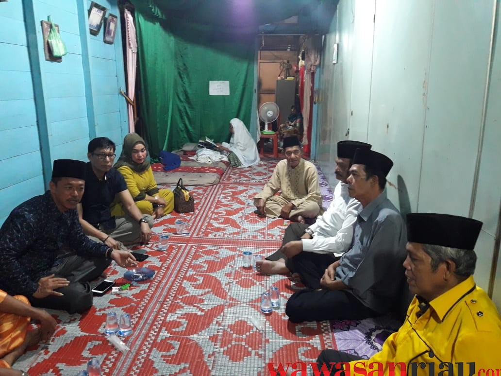 Balon Bupati Rohil Afrizal Sintong Takziah di Rumah Duka Alm Puji Roni