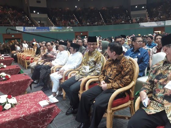 Anies Zakat Rp 75 Juta, Sandiaga Serahkan Seluruh Gaji Rp 1,8 Miliar