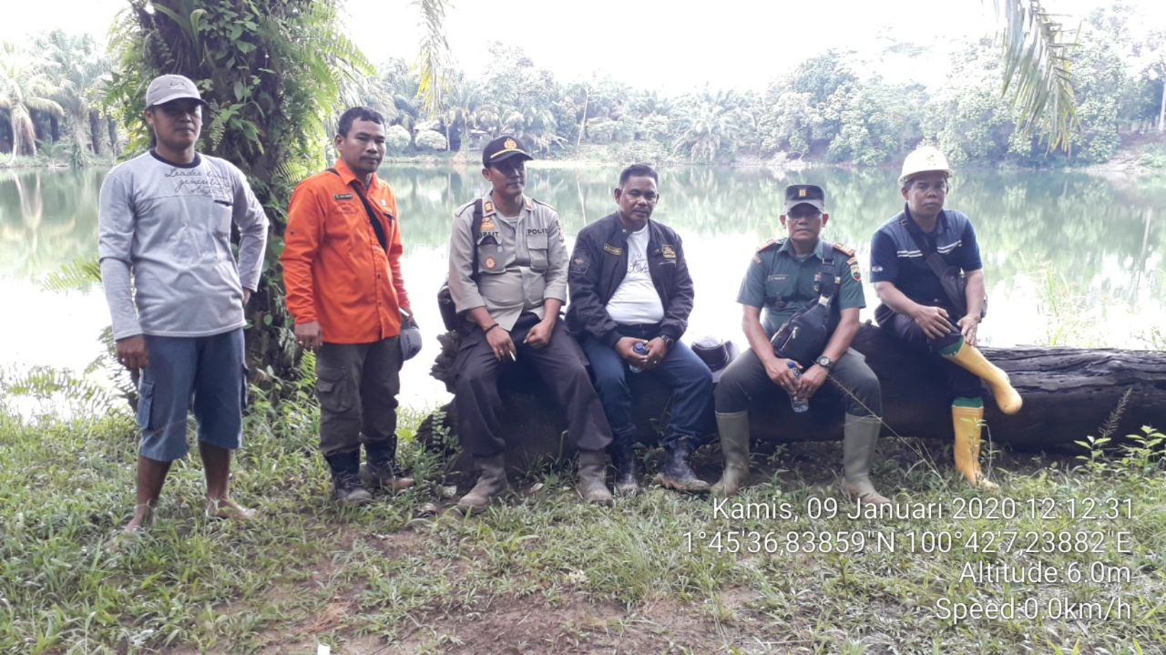 Upika Kecamatan Bangko Pusako Cek Embung di Bangko Lestari