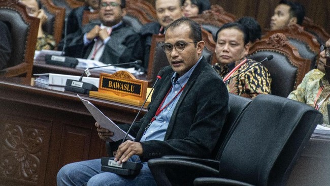 Ahlinya 'Ditelanjangi', BW Tantang Ahli Jokowi Tunjukkan Kepantasan