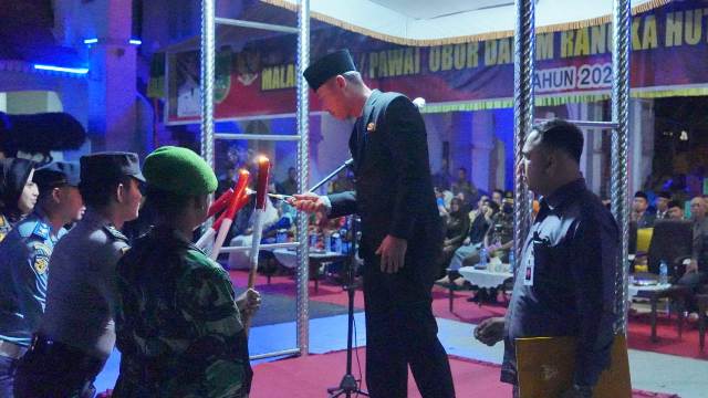 Bupati Rohil Lepas Peserta Pawai Obor Malam Taptu