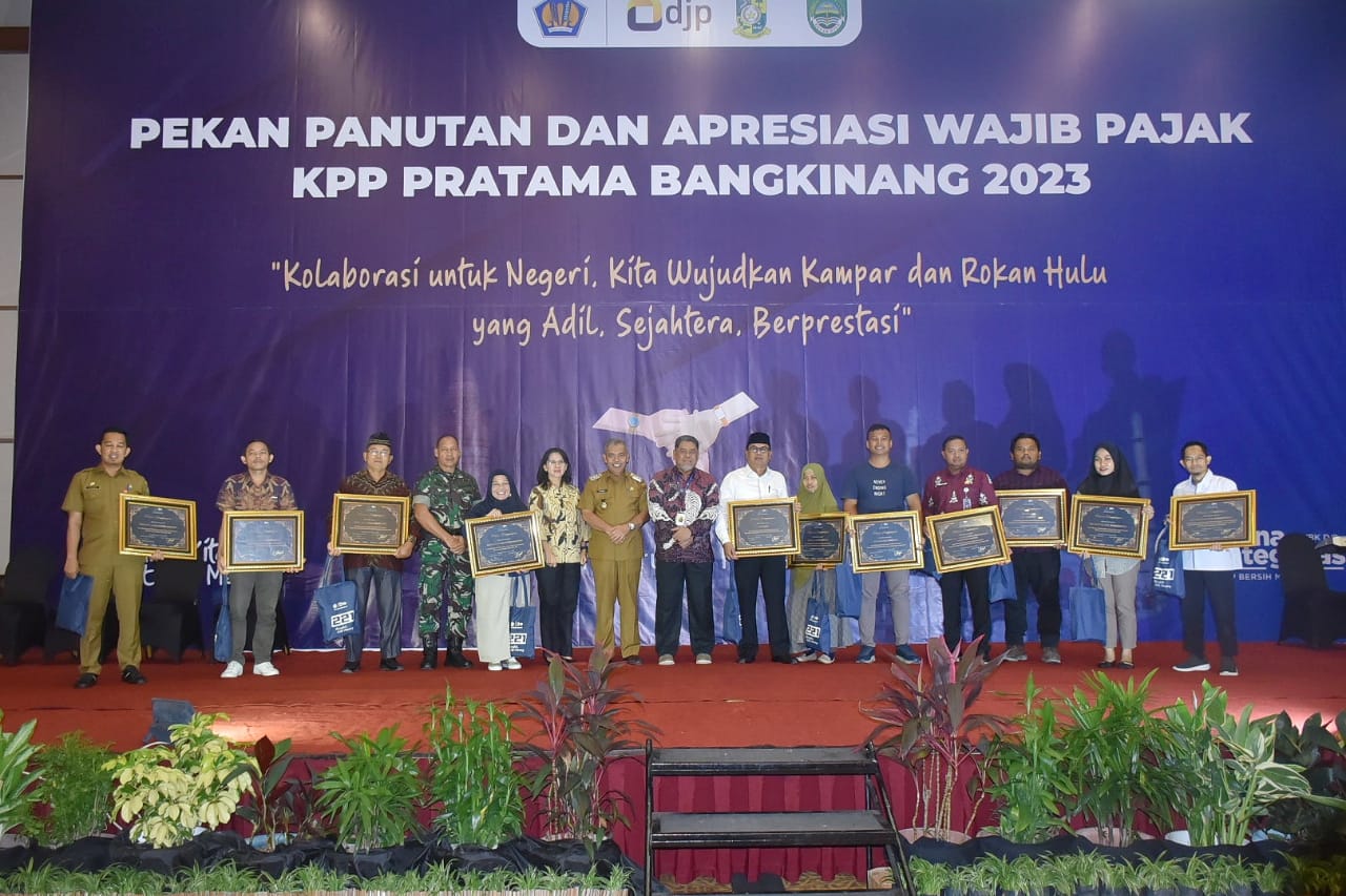 Dinas Kominfo Kampar Raih Penghargaan  dari KPP Pratama Bangkinang