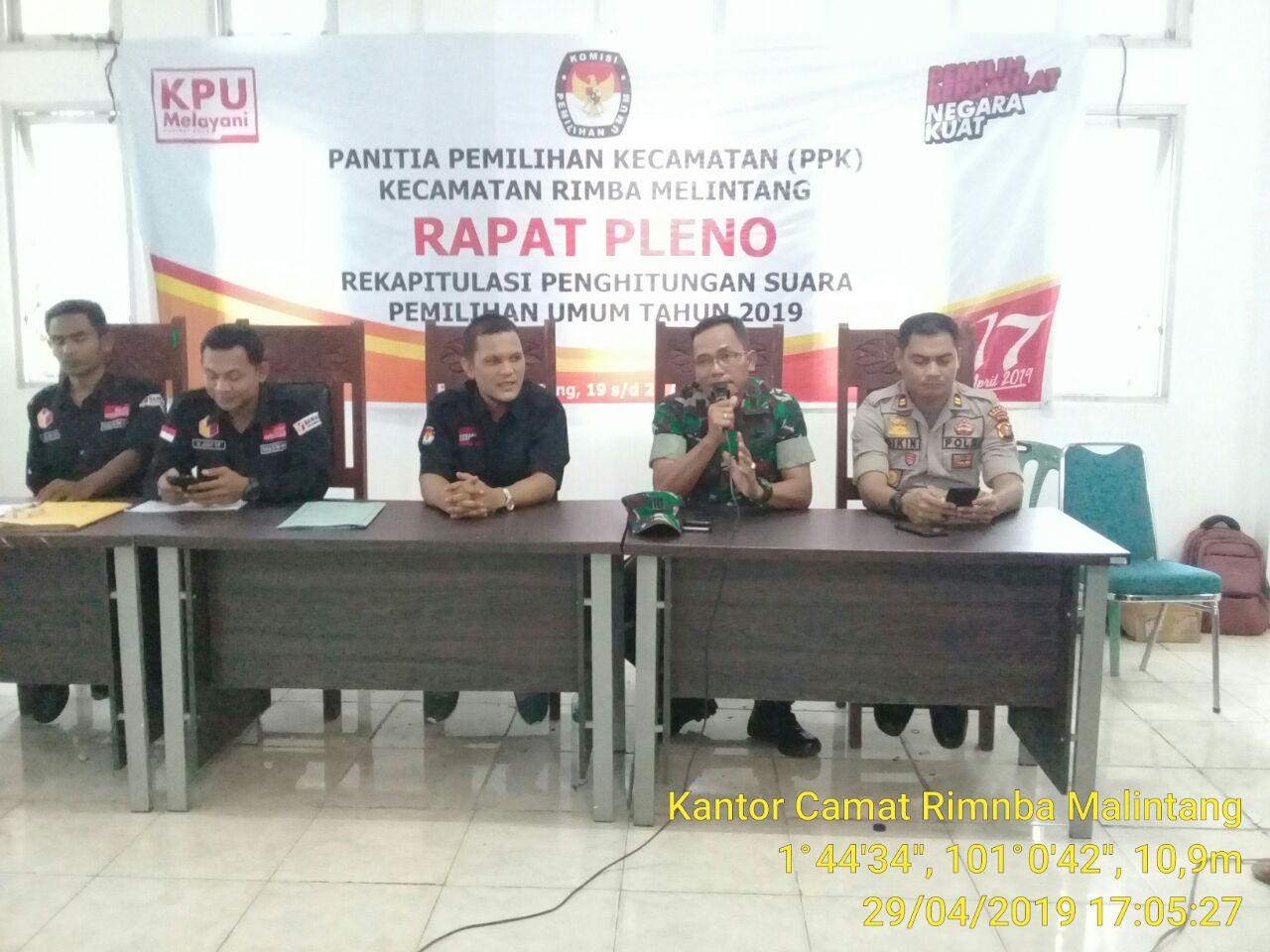 Danramil 05/RM Hadiri Penutupan Rapat Pleno Di Kecamatan Rimba Melintang