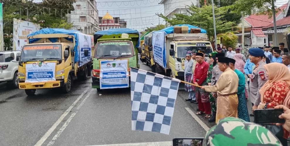 Bupati Rohil H. Bistamam Lepas Bantuan Kemanusiaan untuk Korban Bencana Alam Sumbar, Sumut, dan Aceh