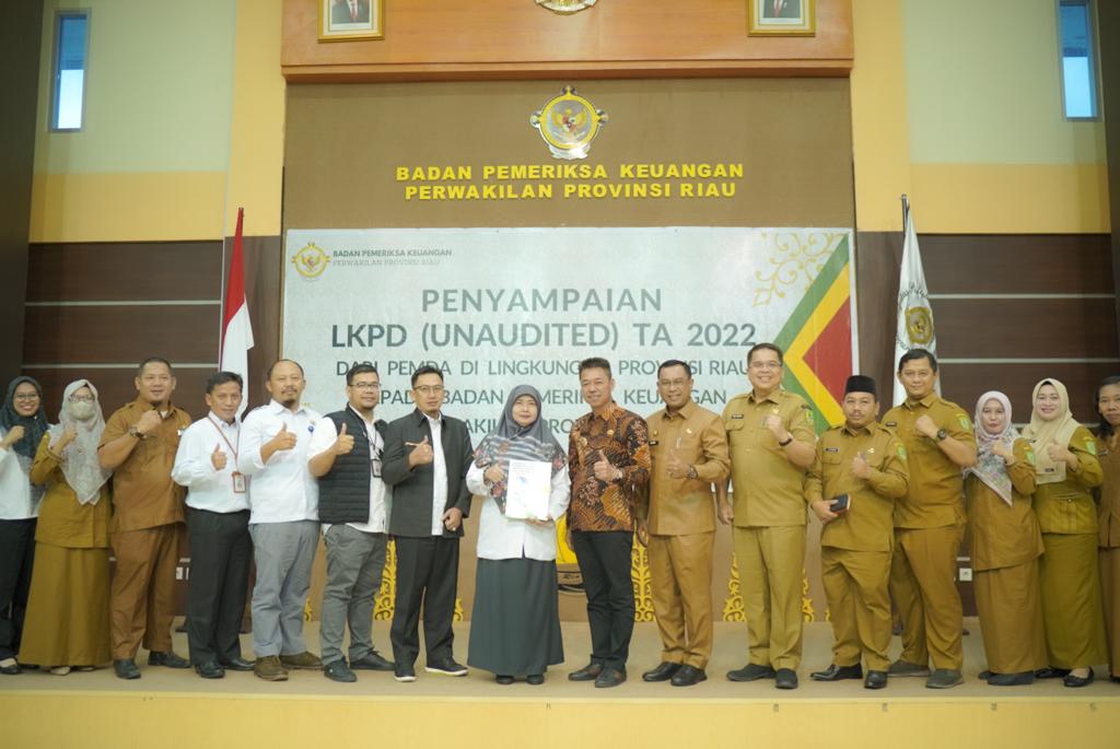 Bupati Rohil Serahkan LKPD Tahun 2022 Unaudited ke BPK Riau