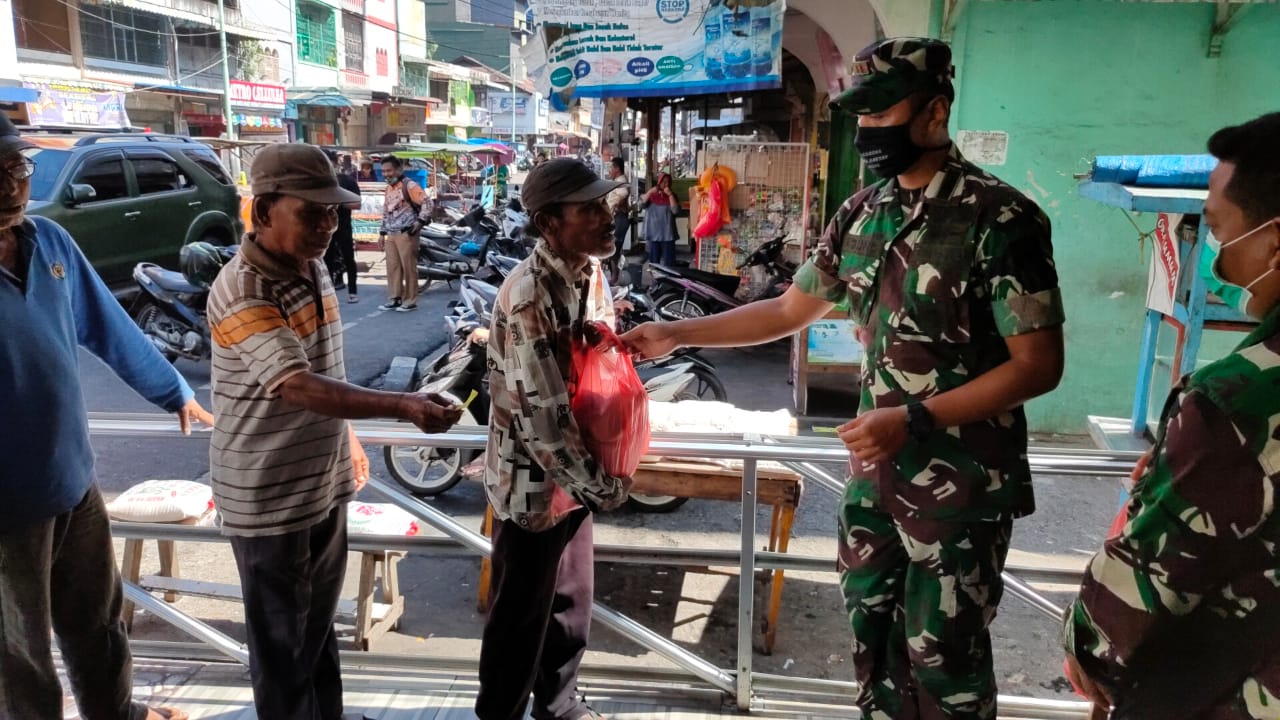 Kodim 0321/Rohil Bagikan Ratusan Paket Sembako Kepada Masyarakat Dan Panti Asuhan