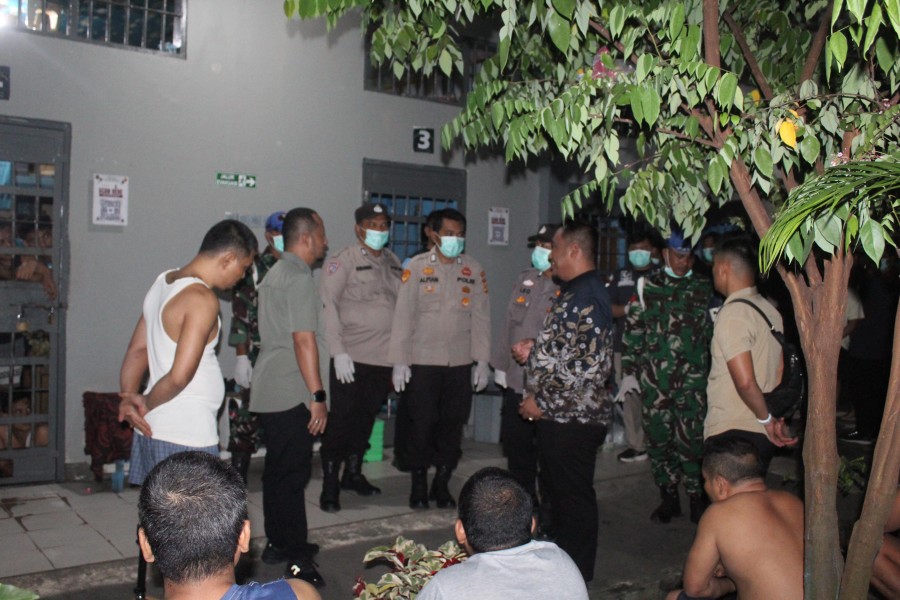 Bukti Sinergitas TNI-POLRI & Lapas, Gelar Razia Di Blok Hunian Bukti Sinergitas TNI-POLRI & Lapas, Gelar Razia Di Blok Hunian