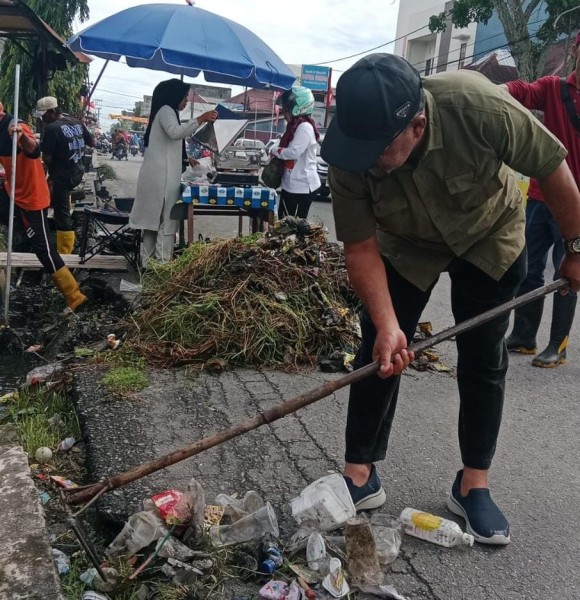 Buktikan Komitmen, Kadis LH Rohil Turun Langsung Pimpin Gerakan Kamis Bersih