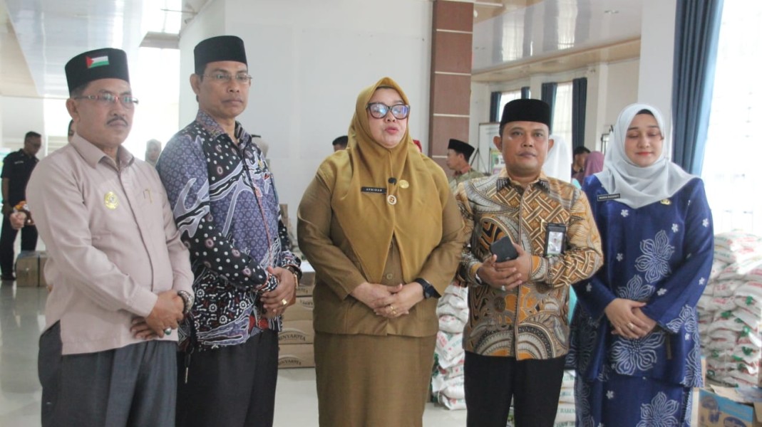 BAZNAS Dan Dinkes Rohil Salurkan 960 Paket Sembako Duafa ke Puskesmas