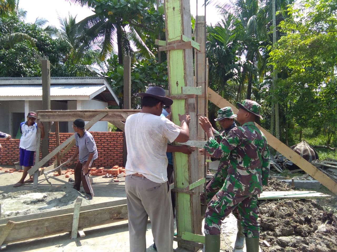 Pra TMMD ke 105 Kodim 0321 Rohil, Pembangunan Musholla Capai 40 Persen Pra TMMD ke 105 Kodim 0321 Rohil, Pembangunan Musholla Capai 40 Persen
