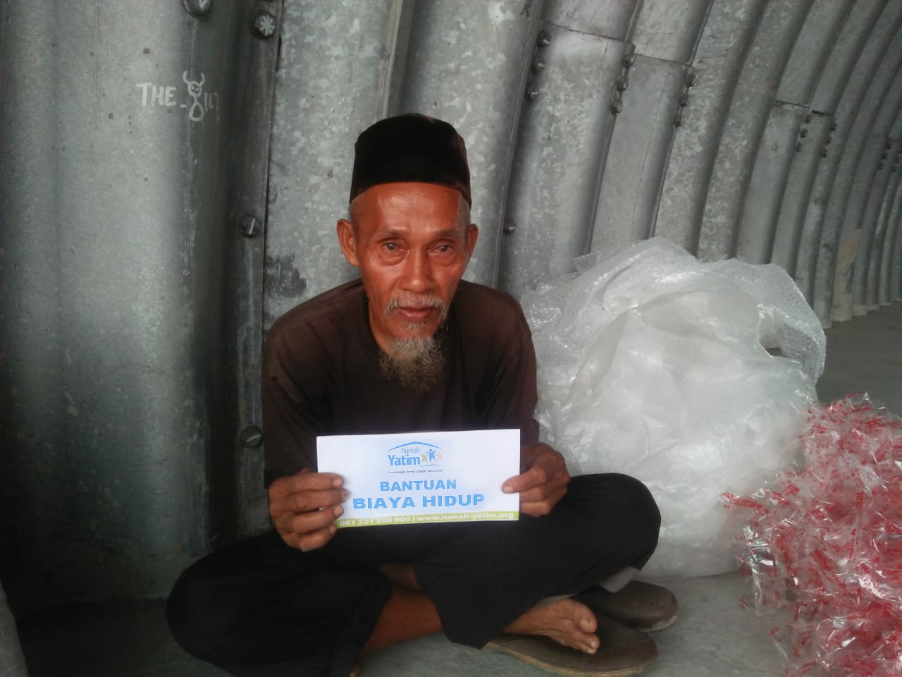 Lansia di Pekanbaru Terima Bantuan Biaya Hidup Rumah Yatim Cabang Riau