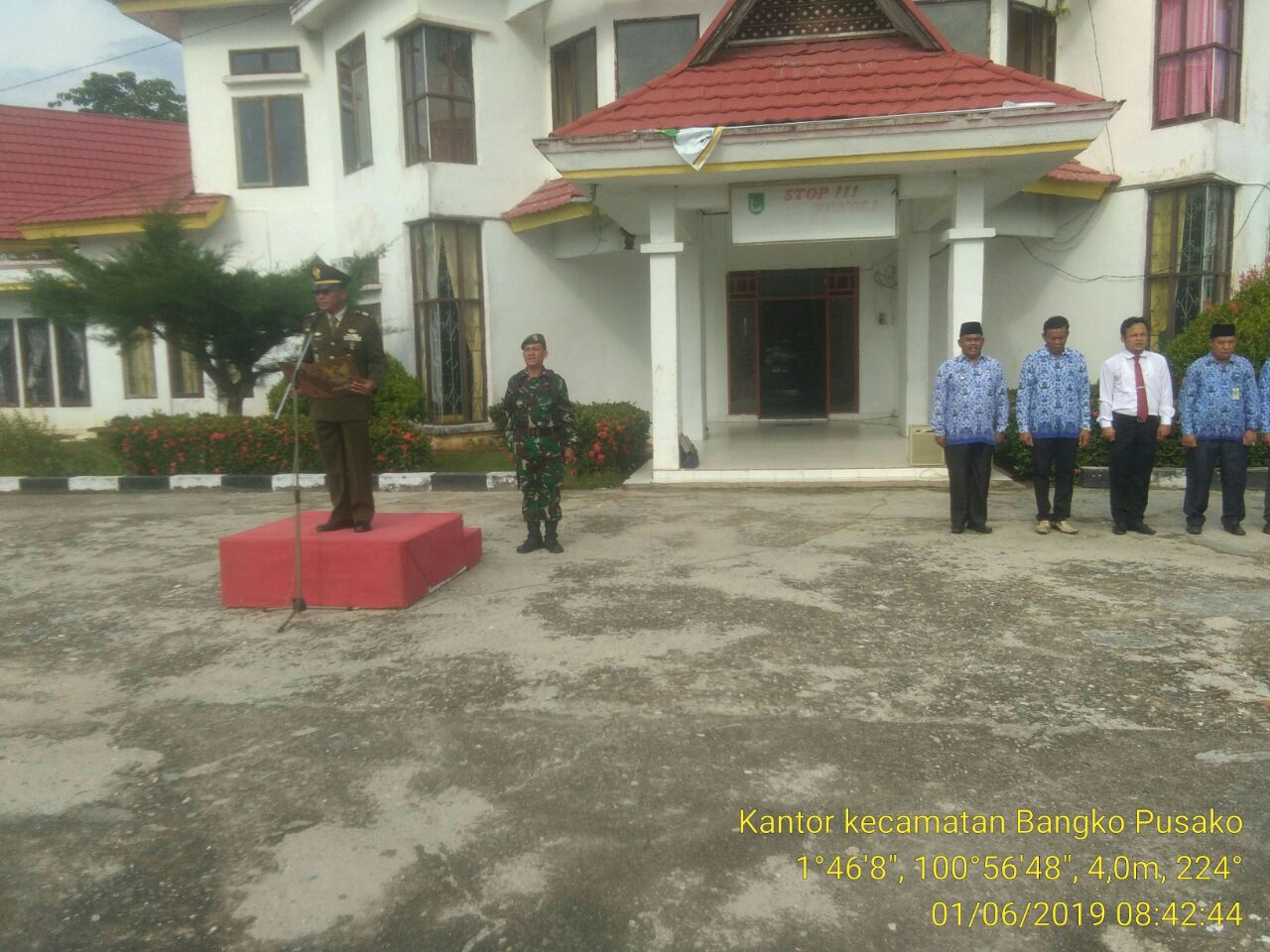 Pimpin Upacara Hari Lahir Pancasila, Begini Pesan Danramil 05 Rimba Melintang Pimpin Upacara Hari Lahir Pancasila, Begini Pesan Danramil 05 Rimba Melintang