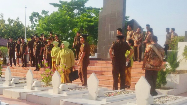 HBA Ke-57, Kejari Rohil Gelar Upaca Dan Tabur Bunga