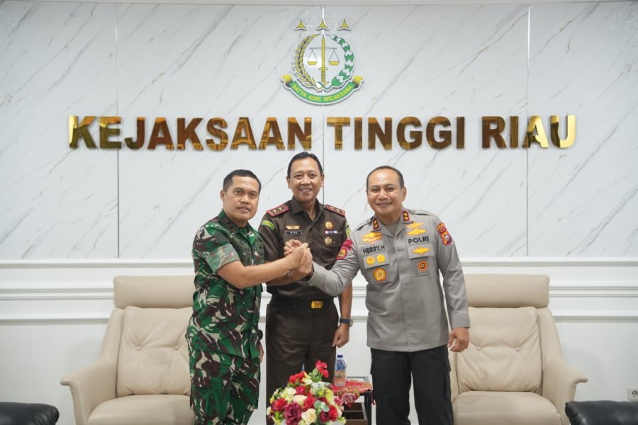 Kapolda Riau dan Kajati Perkuat Sinergi Penegakan Hukum