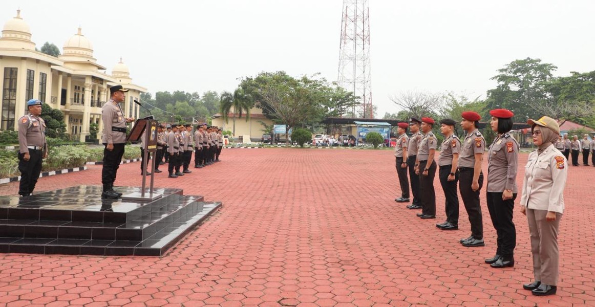 65 Anggota Polres Rohil Naik Pangkat, Kapolres Tekankan Peningkatan Profesionalisme