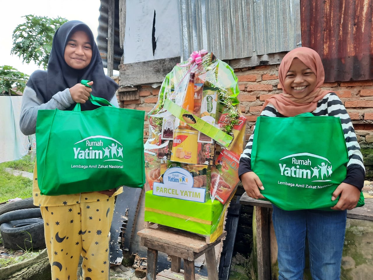 Rumah Yatim Bagikan Parcel Lebaran untuk 4 Yatim Bersaudara asal Pekanbaru