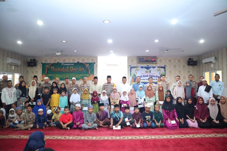 Kapolres Rohil Santuni Anak Yatim Wujud Kepedulian Polri Terhadap Masyarakat Kapolres Rohil Santuni Anak Yatim Wujud Kepedulian Polri Terhadap Masyarakat