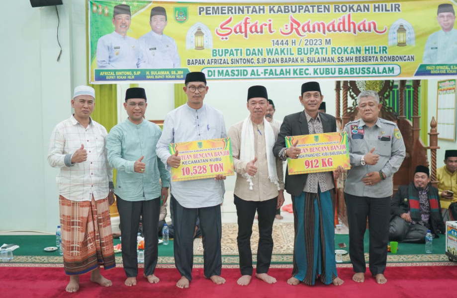 Bupati Rohil Serahkan Hibah Rp250 juta Kepada Majelis Tinggi Kerapatan Melayu Kubu Bupati Rohil Serahkan Hibah Rp250 juta Kepada Majelis Tinggi Kerapatan Melayu Kubu